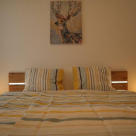 Holiday Apartman With Free Parking Győr Eksteriør billede