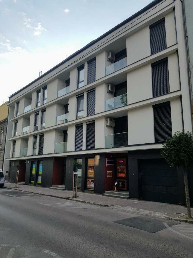Holiday Apartman With Free Parking Győr Eksteriør billede
