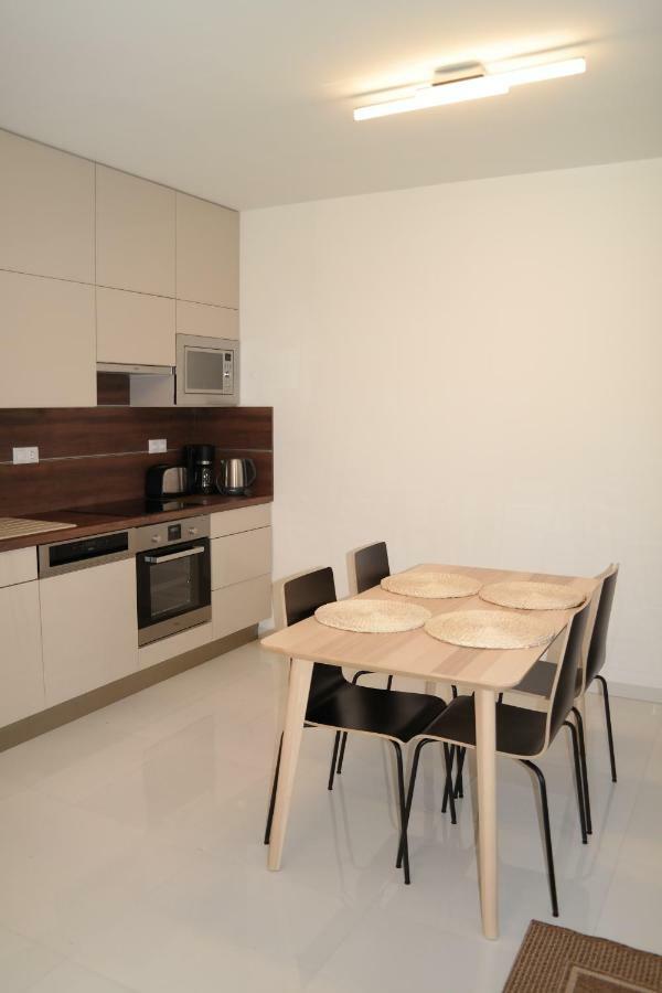 Holiday Apartman With Free Parking Győr Eksteriør billede