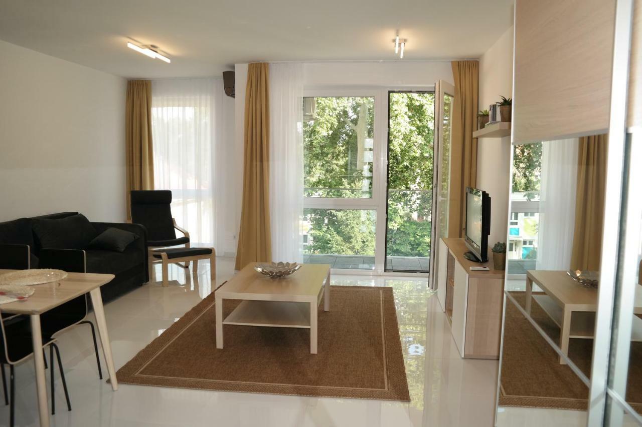 Holiday Apartman With Free Parking Győr Eksteriør billede