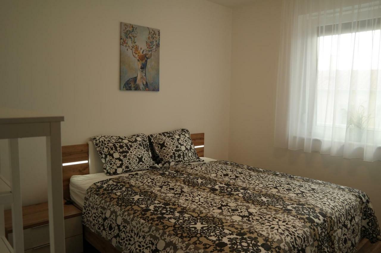 Holiday Apartman With Free Parking Győr Eksteriør billede