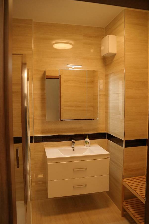 Holiday Apartman With Free Parking Győr Eksteriør billede