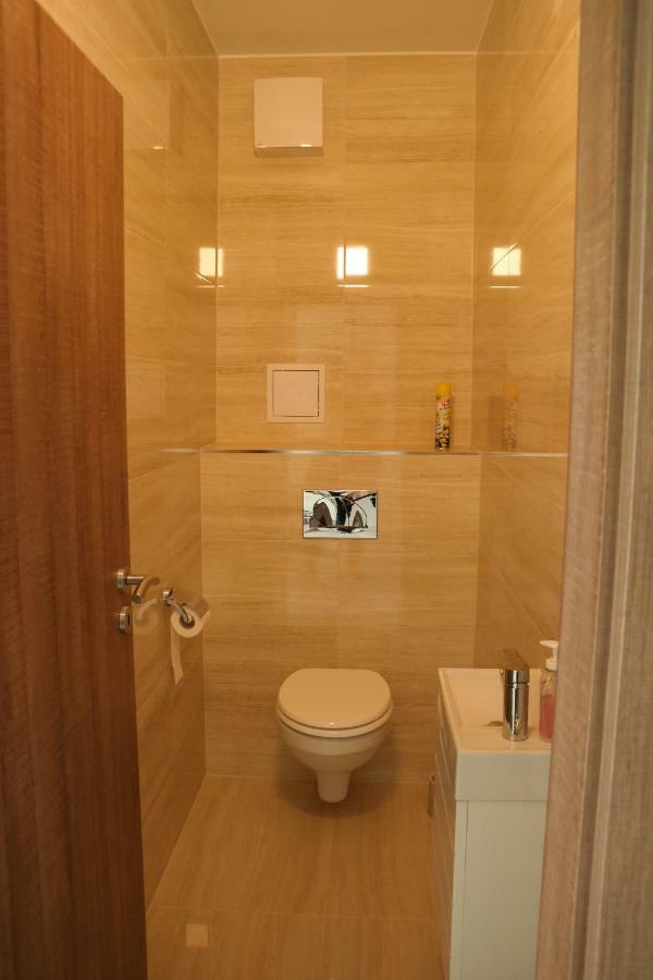 Holiday Apartman With Free Parking Győr Eksteriør billede